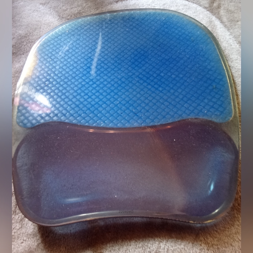 Fellows EUC Blue Gel Mouse Pad with Wrist Rest - Picture 2 of 2